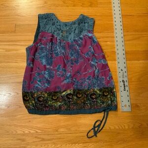 Tiny Women’s Floral Sleeveless Velour Top Size Medium Great Condition